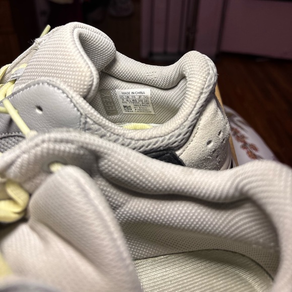 Adidas Yeezy Boost  700 Wave Runner - Picture 4 of 5